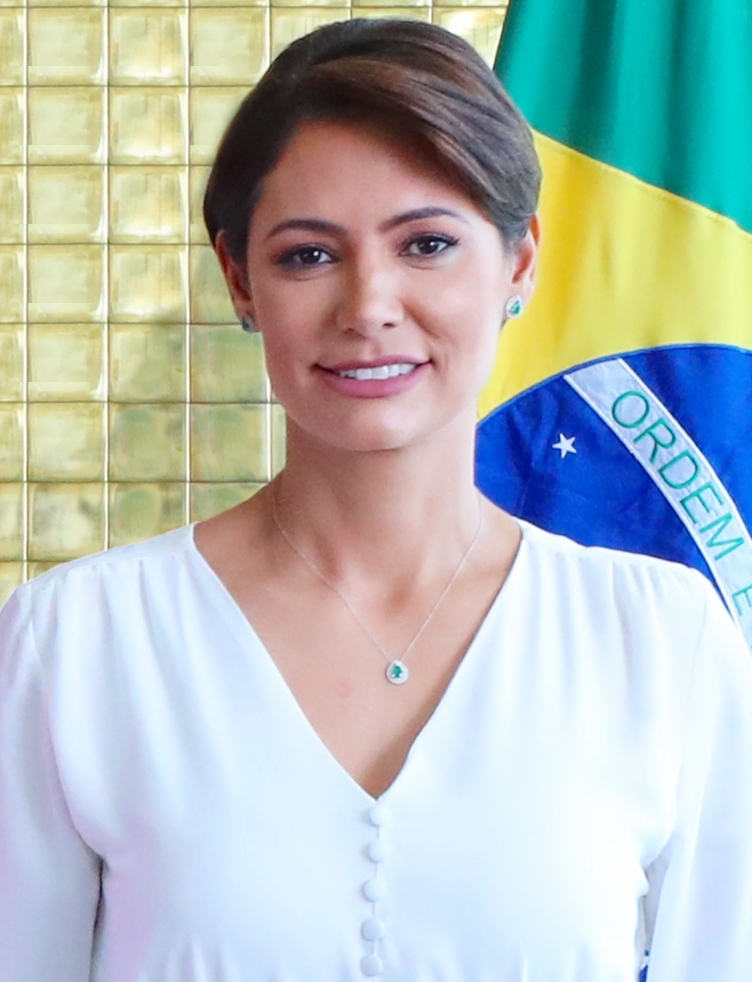 A discrição de Michelle Bolsonaro e as críticas à atuação de Flávio Bolsonaro